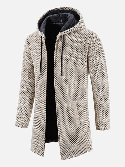 Beige Herrenmantel mit Kapuze, gestricktes Design, lange Ärmel, offener Frontstil. Modischer Wintermantel für Herren, ideal für kalte Tage.