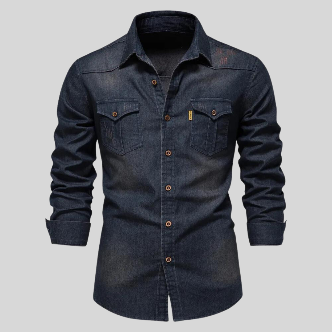 Dunkelblaues Jeanshemd für Herren mit langen Ärmeln, Knopfleiste und Brusttaschen, modisch und lässig, ideal für Freizeitkleidung.