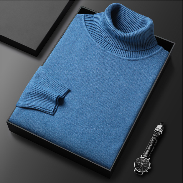 Blauer Rollkragenpullover aus Kaschmir in Geschenkbox, elegant gefaltet, neben einer stilvollen Armbanduhr. Hochwertige Mode, luxuriöses Design.
