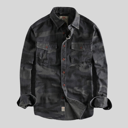 Camouflage-Hemd für Herren, langärmlig, mit Knopfleiste und Brusttaschen, ideal für Outdoor-Aktivitäten, modisches Design in Grautönen.