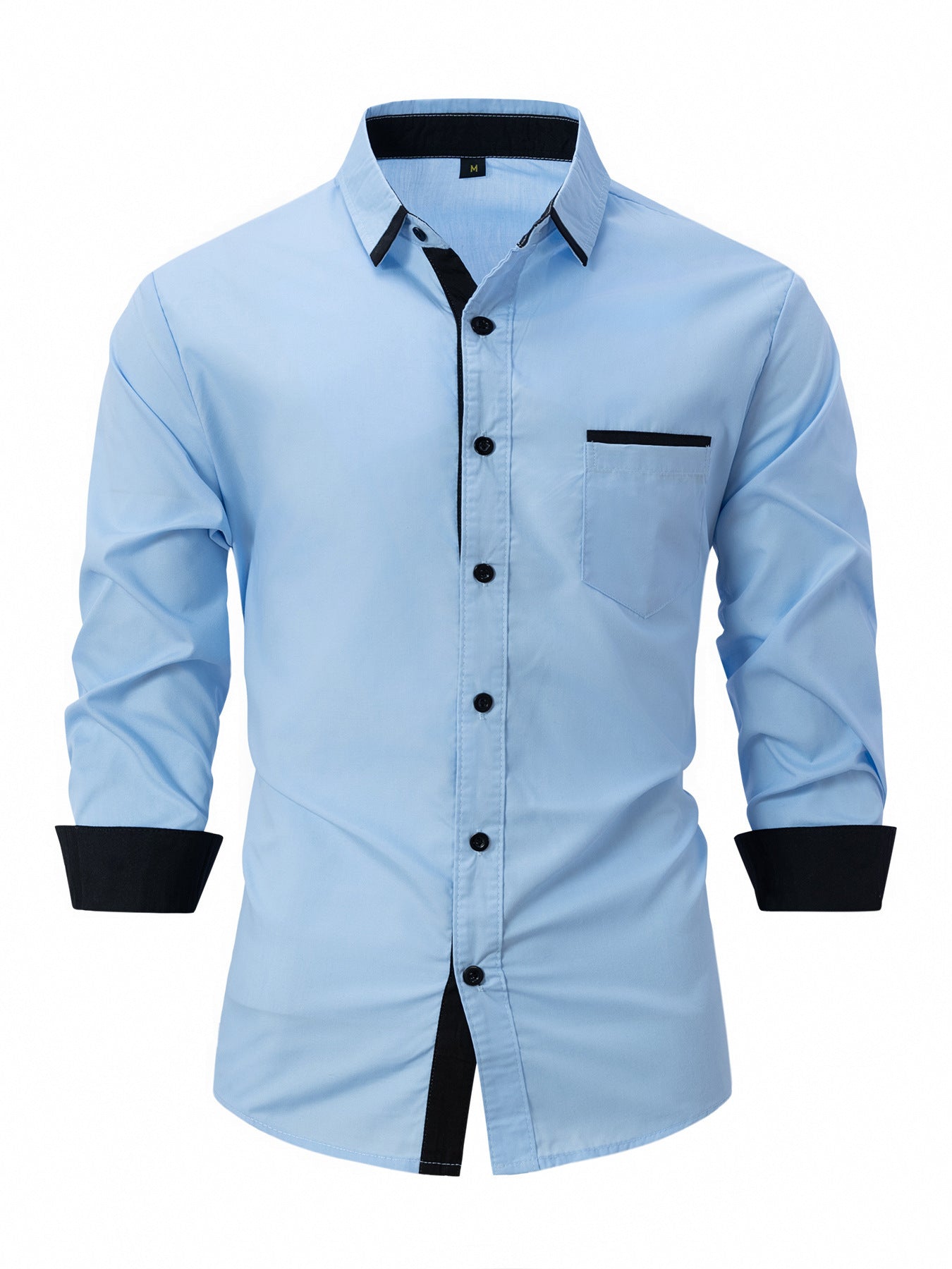 Hellblaues Herrenhemd mit langen Ärmeln, schwarzem Kragen und Knopfleiste, elegantes Design, ideal für Business und Freizeit.