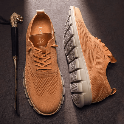 Herren Sneaker in Beige, atmungsaktives Strickmaterial, flexible weiße Sohle, modisches Design, ideal für Freizeit und Sport.