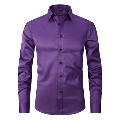 Lila Herrenhemd aus Satin mit Knopfleiste und klassischem Kragen, elegantes Design, ideal für formelle Anlässe und Business-Outfits.