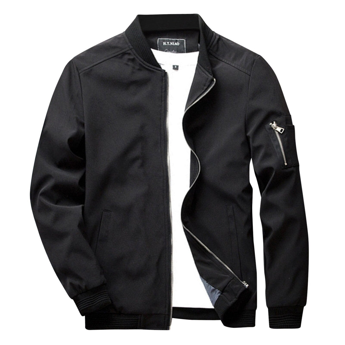 Schwarze Herren-Bomberjacke mit Reißverschluss, gerippten Bündchen und Ärmeltasche. Modische Übergangsjacke für Herbst und Frühling.