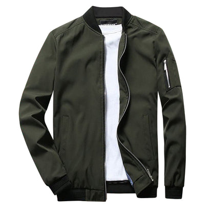 Dunkelgrüne Bomberjacke für Herren, Reißverschluss, seitliche Taschen, modisch, lässig, ideal für Herbst und Frühling, vielseitig kombinierbar.