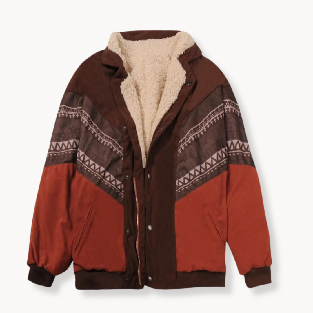 Braune Winterjacke mit Ethno-Muster und Fleece-Innenfutter, ideal für kalte Tage. Modische Herrenjacke, warm und stilvoll.