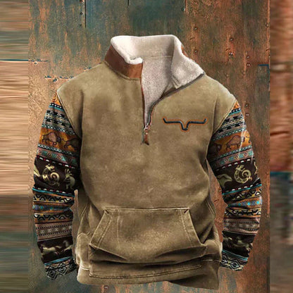 Brauner Herrenpullover mit Aztekenmuster-Ärmeln, Reißverschluss und Stierhorn-Logo. Warmer Winterpullover, modisch und bequem.