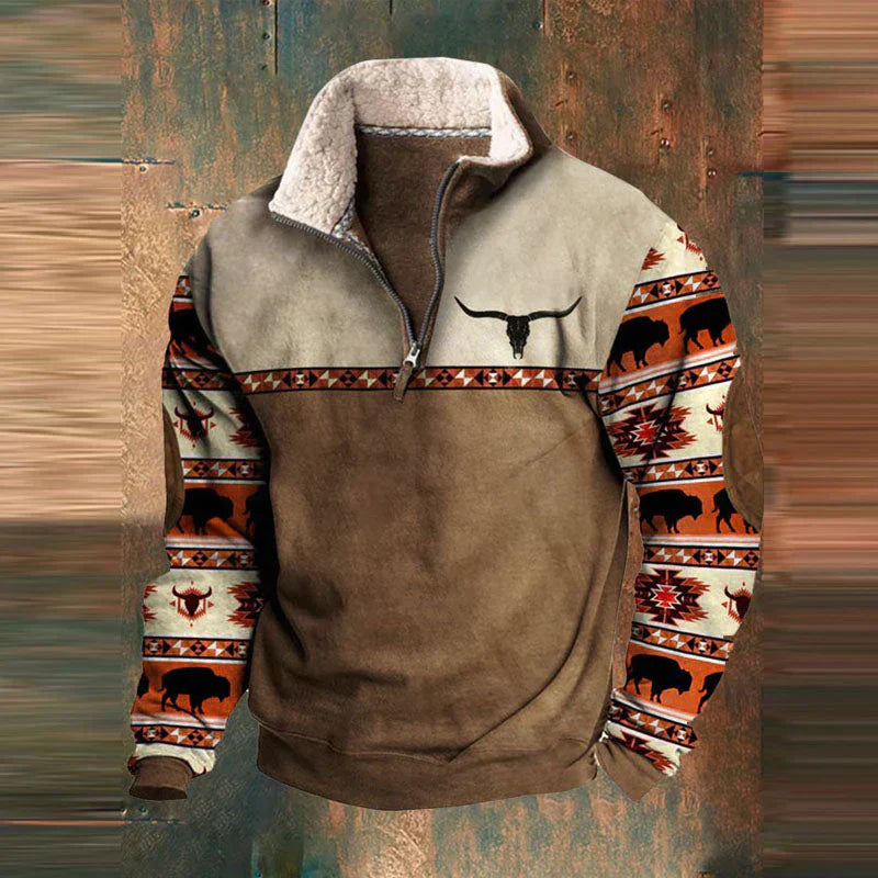 Brauner Western-Pullover mit Reißverschluss, Longhorn-Motiv und Aztekenmuster. Herrenmode, Vintage-Stil, warme Winterbekleidung.