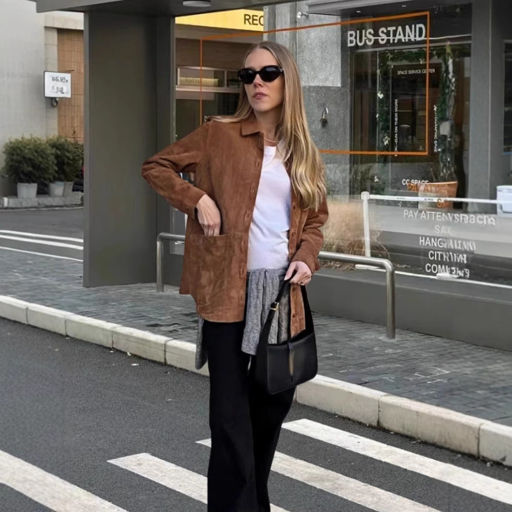 Damen Weiche Wildlederjacke mit Praktischen Aufgesetzten Taschen und Elegantem Schnitt – Célinea