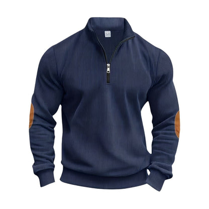Dunkelblauer Herrenpullover mit Reißverschluss und braunen Ellbogen-Patches, modisches Design, ideal für Herbst- und Wintermode.