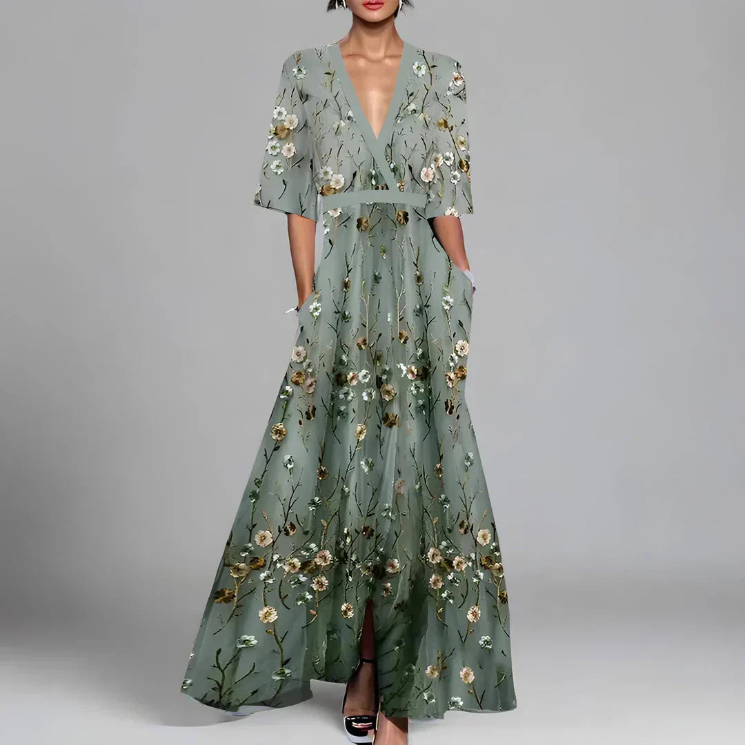 Elegantes langes Kleid mit floralen Stickereien, V-Ausschnitt und kurzen Ärmeln, ideal für Abendmode und besondere Anlässe.