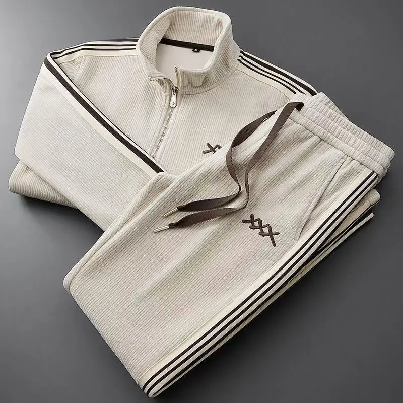 Herren Trainingsanzug mit Stehkragen-Jacke und schmal zulaufender Jogginghose