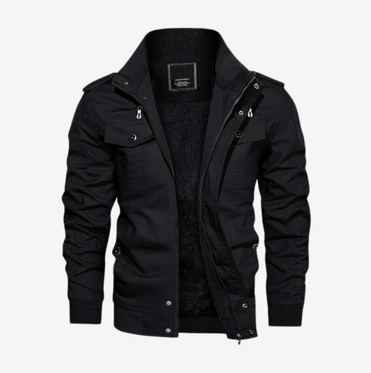 Schwarze Herrenjacke mit Reißverschluss, Stehkragen und Taschen. Modische, warme Übergangsjacke für Herbst und Winter. Ideal für Outdoor-Aktivitäten.