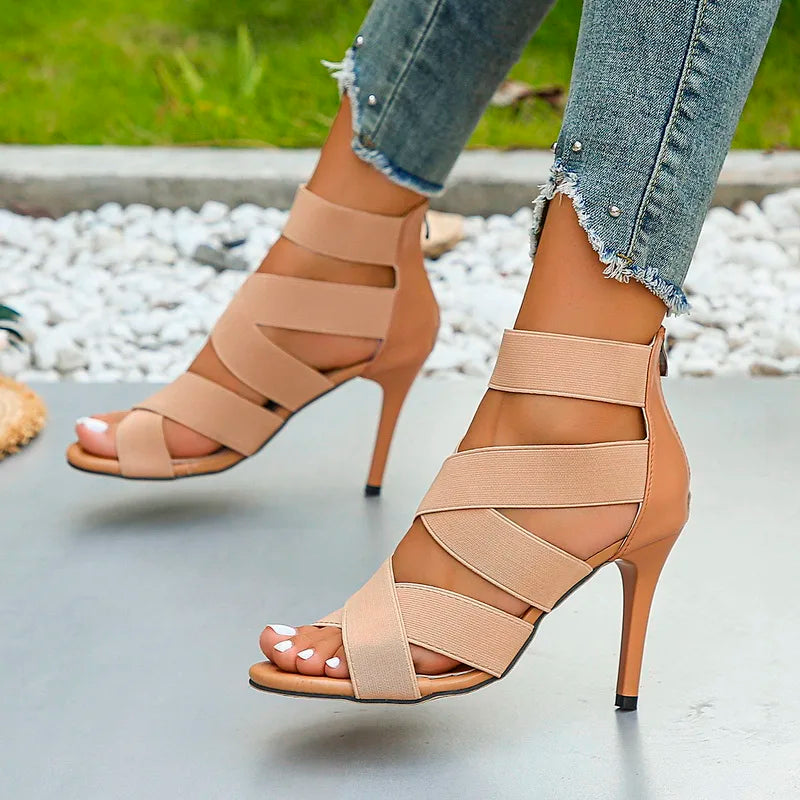 Damenpumps mit Stiletto Absatz und Crossover Riemen