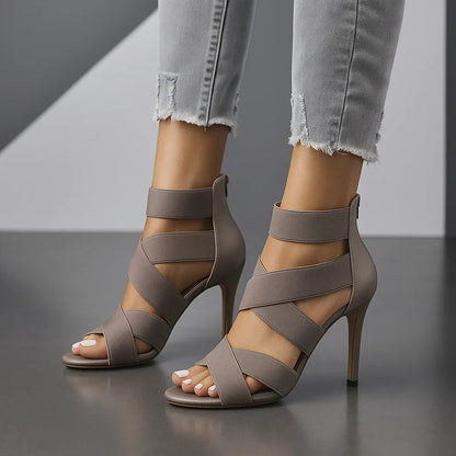 Damenpumps mit Stiletto Absatz und Crossover Riemen