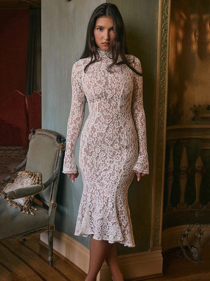 Elegantes Spitzenkleid mit Stehkragen