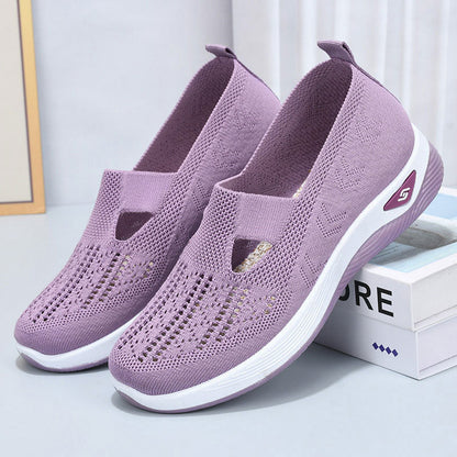 Lila Damen-Sneaker mit atmungsaktivem Strick-Obermaterial, rutschfester Sohle und modernem Design. Bequeme Freizeitschuhe für Alltag und Sport.