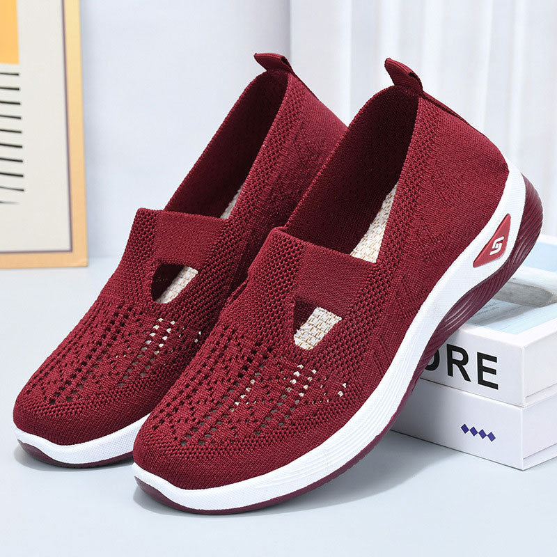 Bordeauxrote Damen-Sneaker mit atmungsaktivem Strick-Obermaterial, rutschfester Sohle und modernem Design. Ideal für Freizeit und Sport.