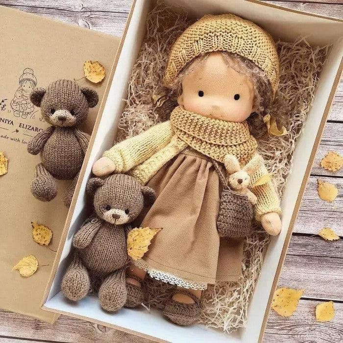 Handgefertigte Waldorf-Kuschelpuppe für Kinder