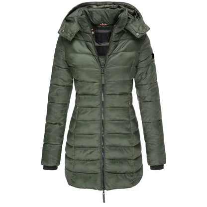 Damen Winterjacke grün, Steppdesign, Kapuze, Reißverschluss, warm gefüttert. Perfekt für kalte Tage. Modische Outdoor-Bekleidung.