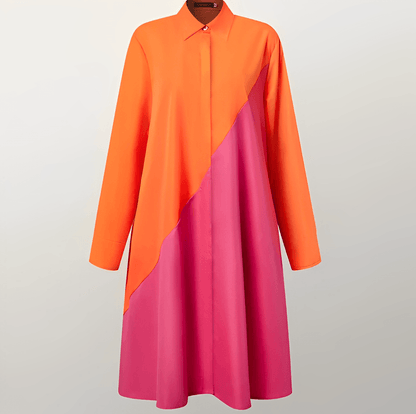Orange-pinkes Hemdblusenkleid, asymmetrisches Design, lange Ärmel, knielang. Modetrend 2023, auffällige Farben, eleganter Stil.