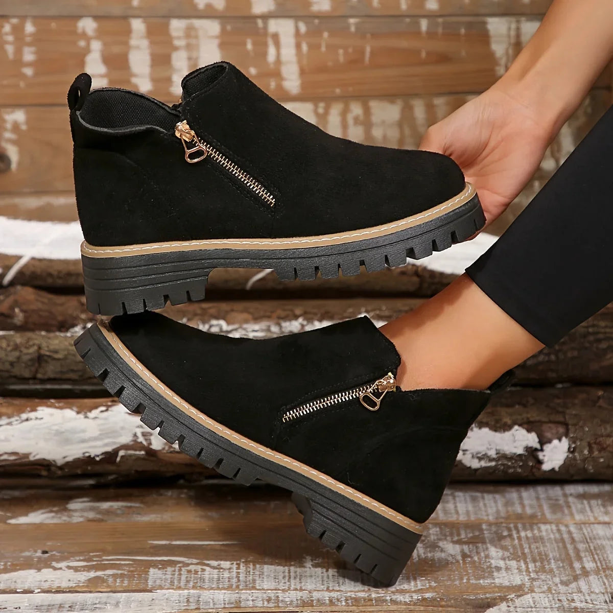 Damen-Stiefeletten aus Leoparden-Wildleder mit seitlichem Reißverschluss und klobiger Profilsohle