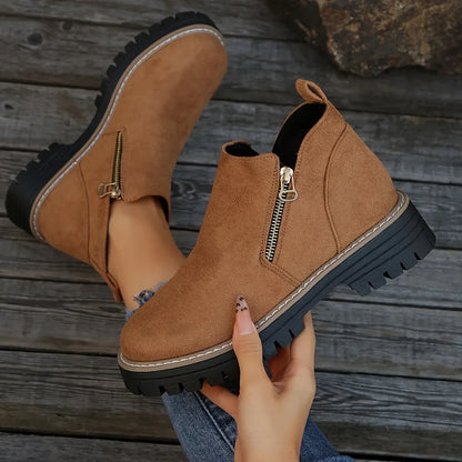 Damen-Stiefeletten aus Leoparden-Wildleder mit seitlichem Reißverschluss und klobiger Profilsohle