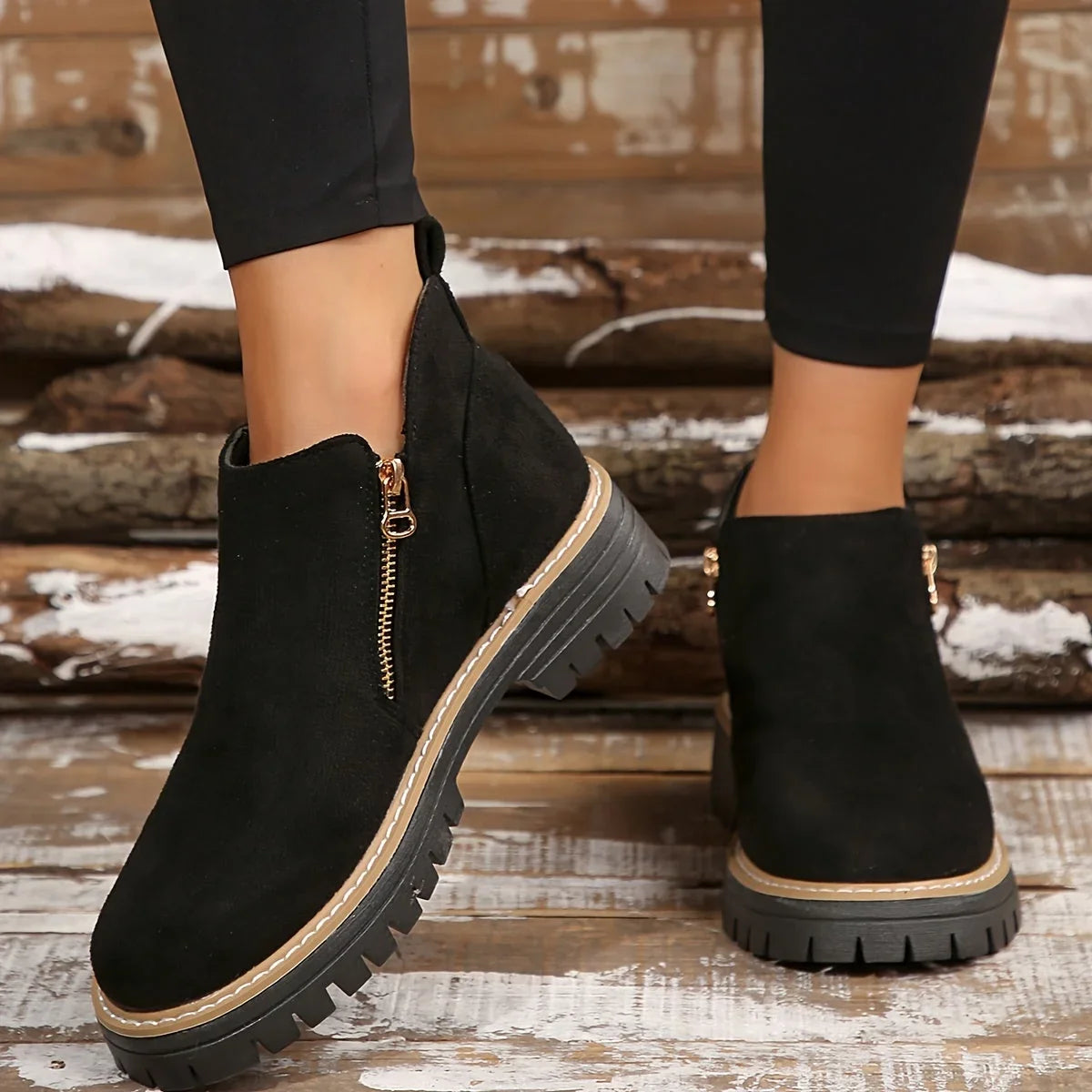 Damen-Stiefeletten aus Leoparden-Wildleder mit seitlichem Reißverschluss und klobiger Profilsohle