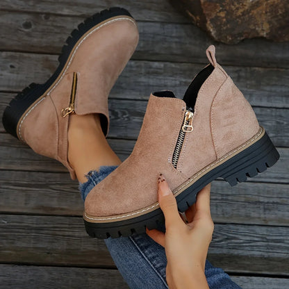 Damen-Stiefeletten aus Leoparden-Wildleder mit seitlichem Reißverschluss und klobiger Profilsohle