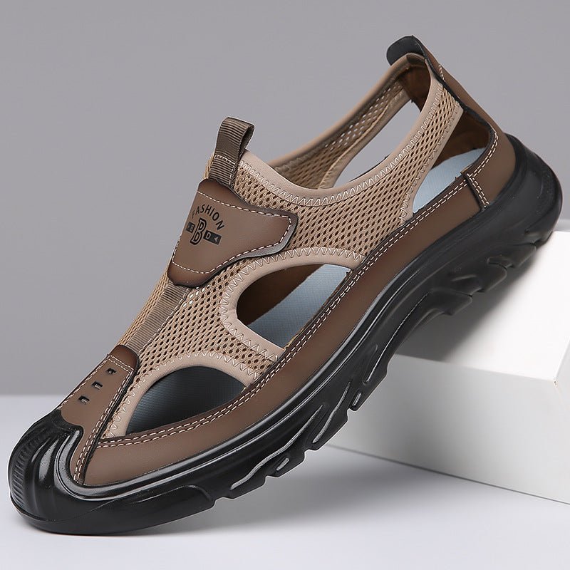 Brauner Herren-Sportsandale mit Mesh-Obermaterial und rutschfester Sohle, ideal für Outdoor-Aktivitäten. Bequeme und atmungsaktive Sommerschuhe.