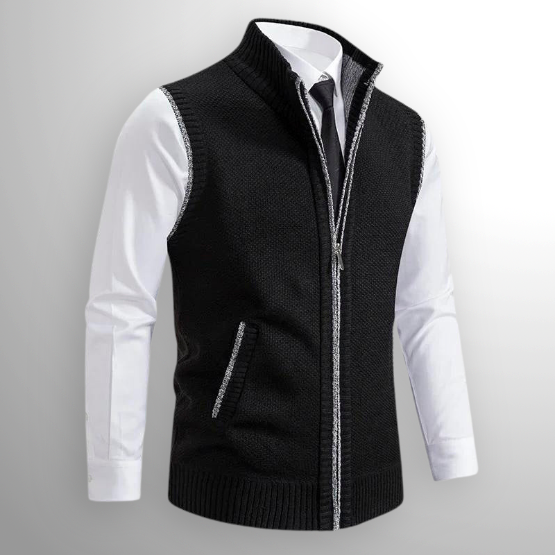 Schwarze Strickweste mit Reißverschluss über weißem Hemd und Krawatte, eleganter Herren-Look, modische Business-Kleidung, stilvoll und zeitlos.