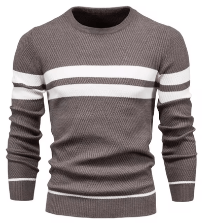 Grauer Herrenpullover mit weißen Streifen, Rundhalsausschnitt und Rippstrickmuster. Modischer Strickpullover für Herbst und Winter.