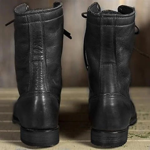 Braune Combat Boots aus Leder für Damen, wadenhoch und mit Schnürung
