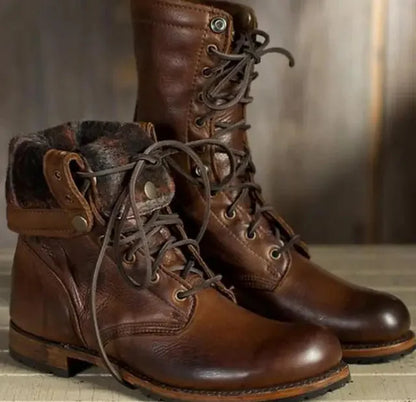 Braune Combat Boots aus Leder für Damen, wadenhoch und mit Schnürung